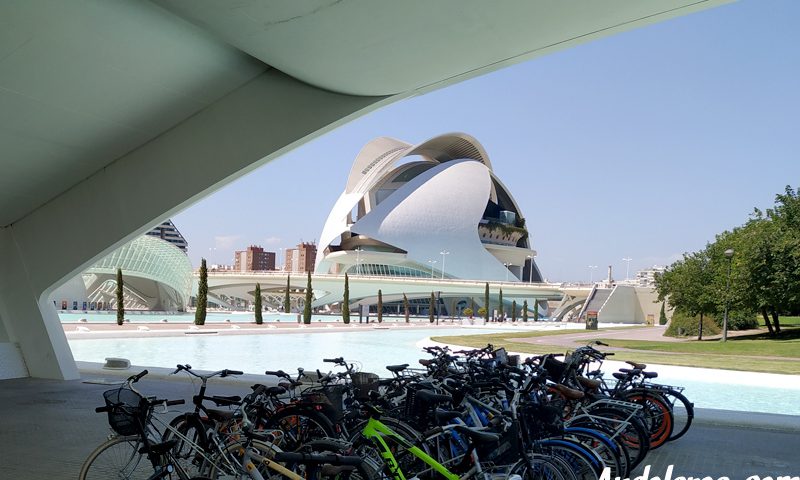 Valencia en bicicleta - Ciudad de las Artes y las Ciencias