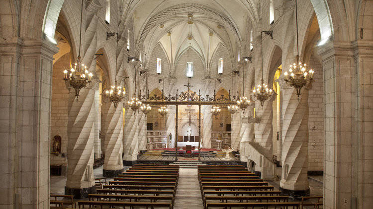Interior de la Iglesia de Santiago. Foto: turismovillena.com