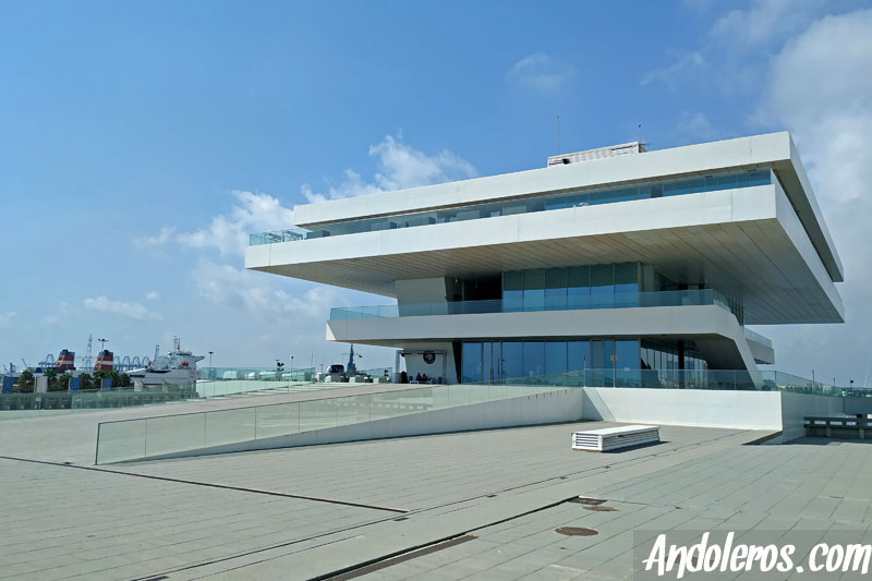 Marina de Valencia: edificio Veles e vents