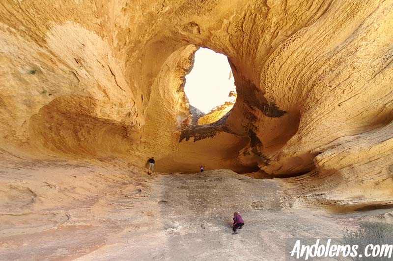 Monte Arabí de Yecla: cueva de la Horadada